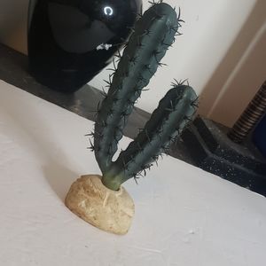 🖤5/$12 Fake Cactus Figurine